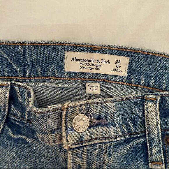 Abercrombie & Fitch 90’s Straight Ultra High Rise Jeans - Picture 3 of 9